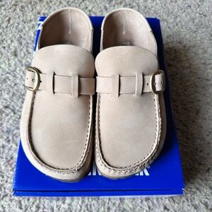 Birkenstock Buckley Sandcastle shoes